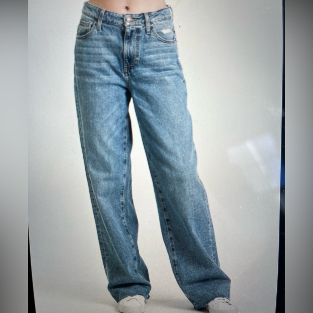 Guess 90’s boyfriend jeans size 28